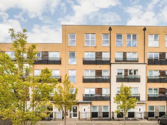 Lanadron Close, Isleworth, London. 2 bed flat to rent £1,998 pcm £461 pw
