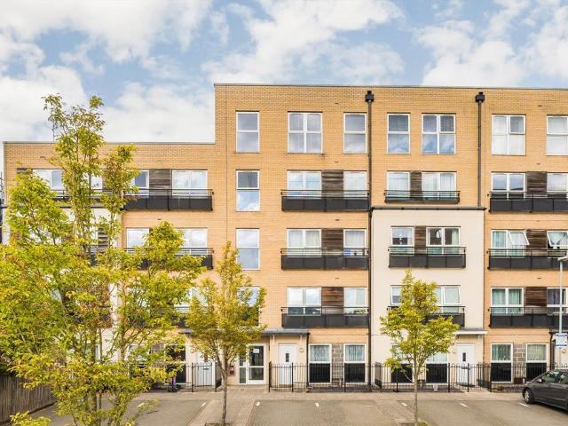 Lanadron Close, Isleworth TW7 2 bed flat to rent £1,990 pcm £459 pw