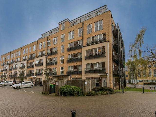 Lanadron Close, Isleworth TW7, 2 bed flat to rent, £1,900 pcm | PrimeLocation