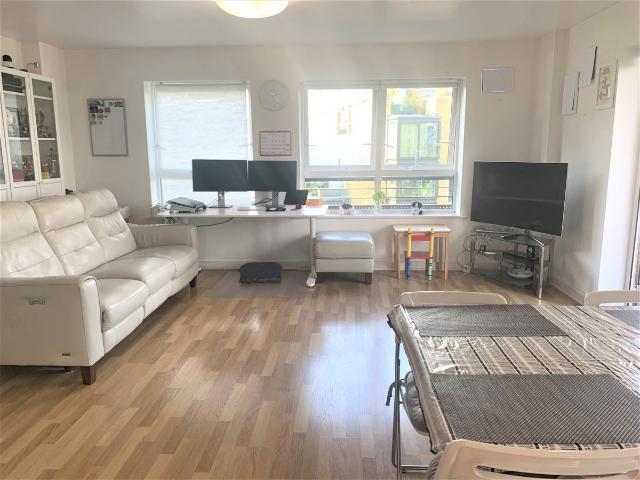 Lanadron Close, Isleworth TW7, 2 bed flat to rent, £2,050 pcm | PrimeLocation