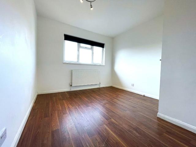 Lanata Walk, Hayes, Middlesex UB4, 2 bed flat to rent, £1,700 pcm | PrimeLocation