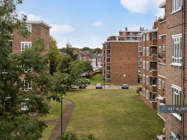 Lancaster Court, London, SW6 1 bed in a flat share to rent £1,250 pcm £288 pw