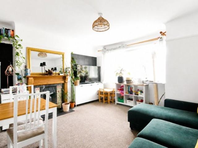 Lancaster Close, Kingston Upon Thames KT2, 2 bed maisonette to rent, £2,100 pcm | PrimeLocation