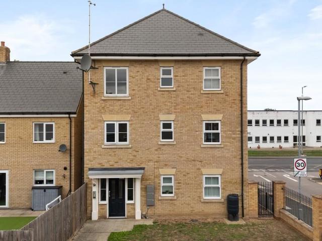 Lancaster Approach, CO4 9AF 2 bed apartment to rent £1,300 pcm £300 pw
