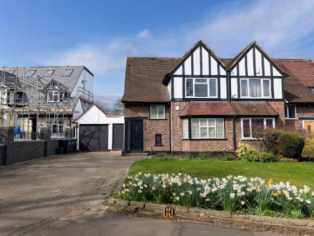 Lancaster Avenue, Hadley Wood EN4 4 bed semi detached house to rent £3,750 pcm £865 pw