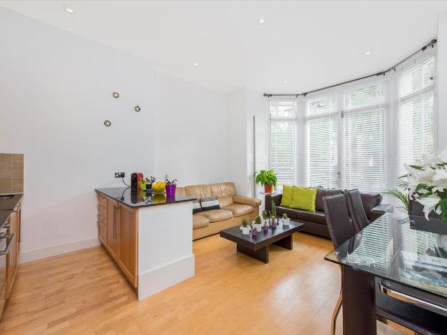 Lancaster Drive, London NW3, 2 bed flat to rent, £3,500 pcm | PrimeLocation