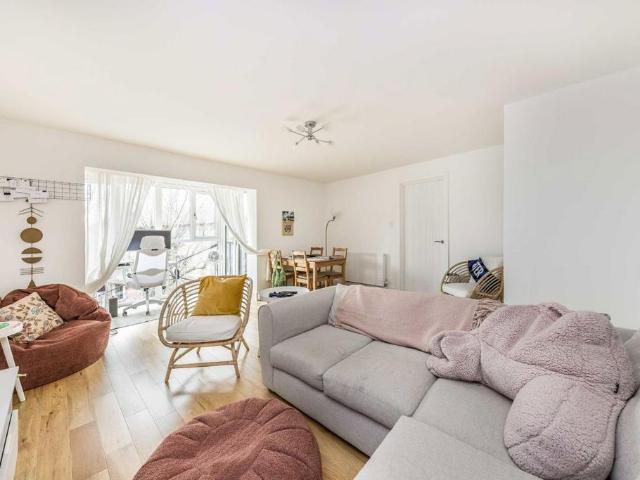 Lancaster Drive, London, E14 9PT, United Kingdom | 2 bed apartment for rent #140657122 | Rentberry