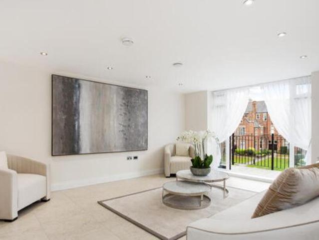 Lancaster House Marlborough Drive, Bushey, 2 Bedroom Flat