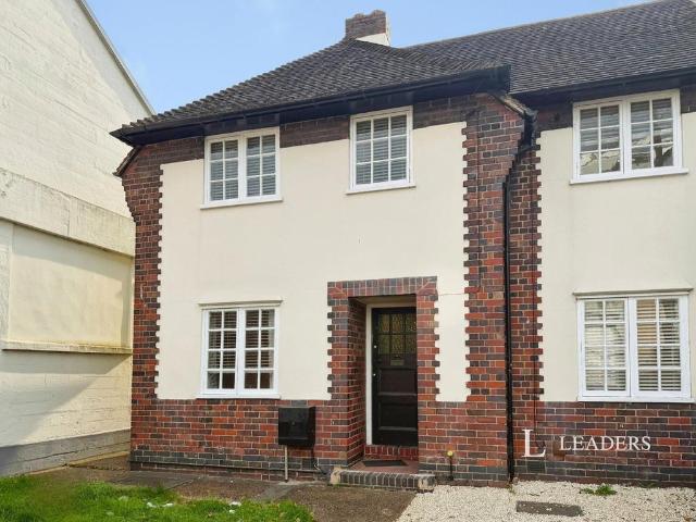 Lancaster Place, Leicester. 3 bed semi detached house to rent £1,300 pcm £300 pw