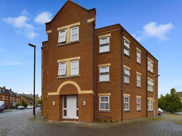 Lancaster Road, Brockworth. 2 bed apartment to rent £1,000 pcm £231 pw