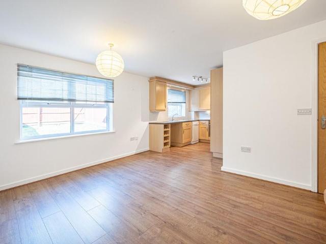 Lancaster Road, East Barnet, Barnet, EN4 2 bed flat to rent £3,800 pcm £877 pw