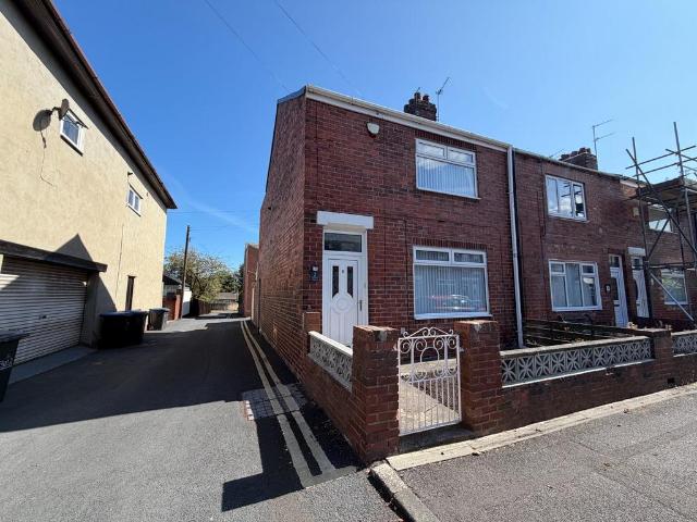 Lancaster Terrace, Chester Le Street. 2 bed end of terrace house to rent £795 pcm £183 pw