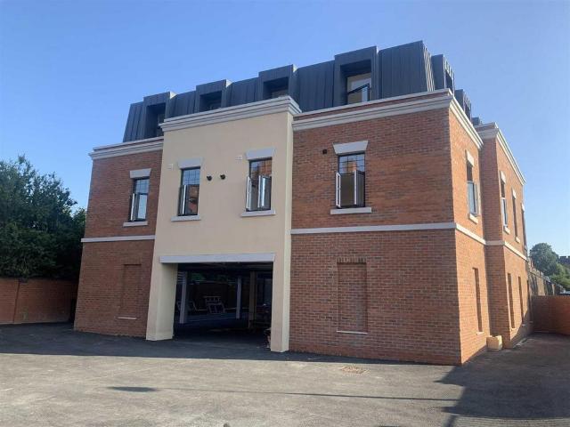 Lancasterian Court, Beacalls Lane. 1 bed apartment to rent £850 pcm £196 pw