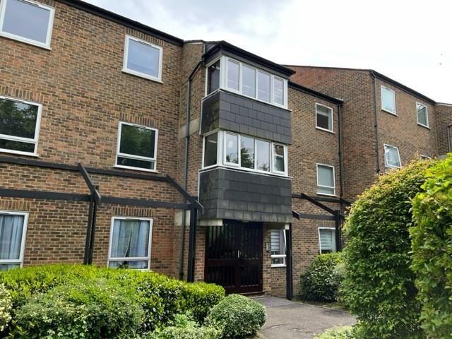 Lance Croft, New Ash Green DA3, 2 bed flat to rent, £1,200 pcm | PrimeLocation