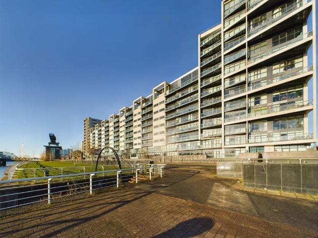 Lancefield Quay, Glasgow, G3 2 bed flat to rent £1,650 pcm £381 pw