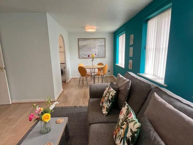 Lancelot Court, Hull HU9, 2 bed flat to rent, £825 pcm | PrimeLocation