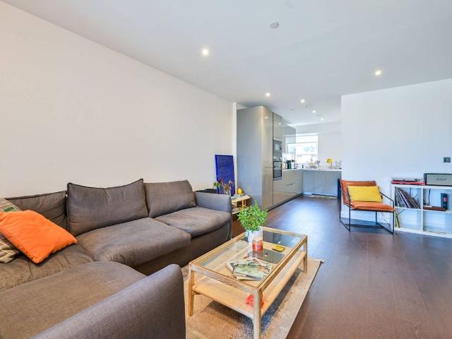 Lanchester Way, Vauxhall SW11, 2 bed flat to rent, £3,850 pcm | PrimeLocation