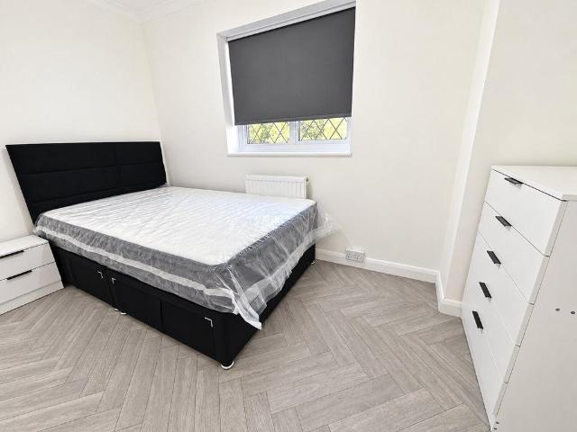 Lancing Close, Crawley, West Sussex. House share to rent £895 pcm £207 pw