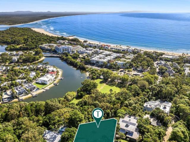 Land Noosa Heads QLD 104144890