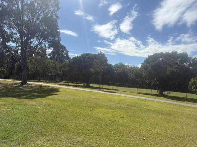 Land BIRKDALE QLD 105328712