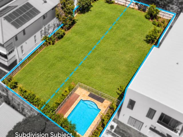 Land Camp Hill QLD 105508471