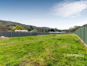 Land to rent in Victoria