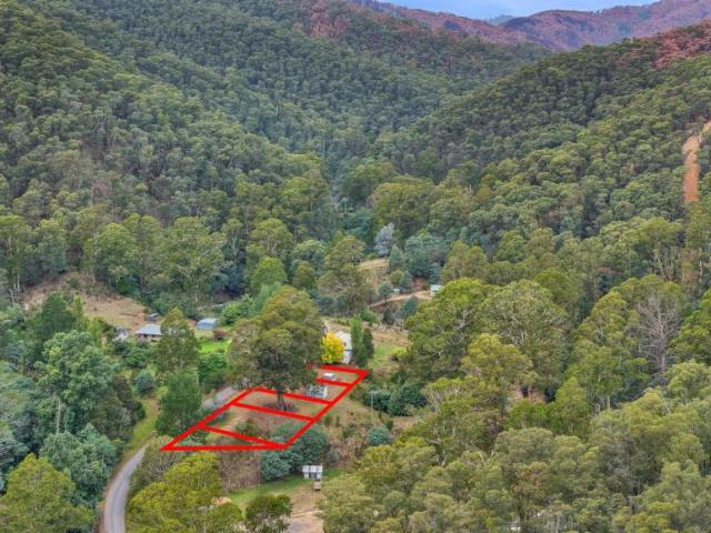 Land Gaffneys Creek VIC 105935805