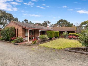 1 Acre private setting