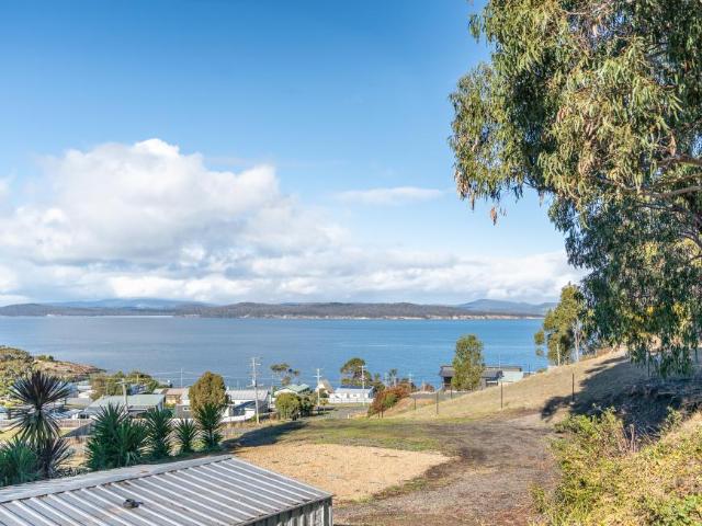 Land PRIMROSE SANDS TAS 104953522