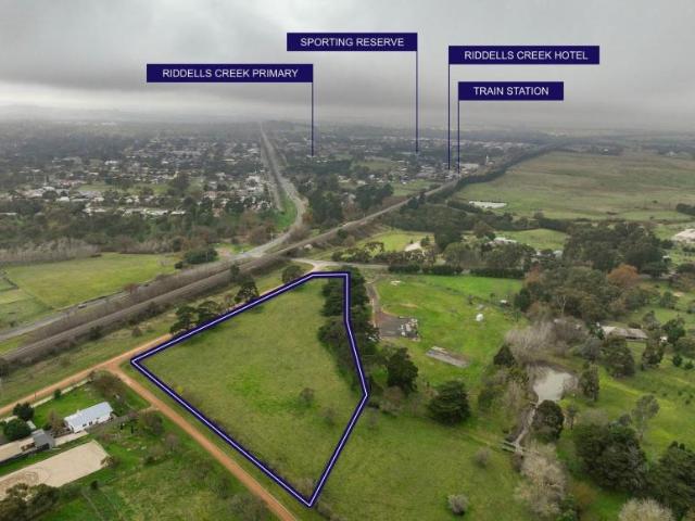 Land Riddells Creek VIC 105819804