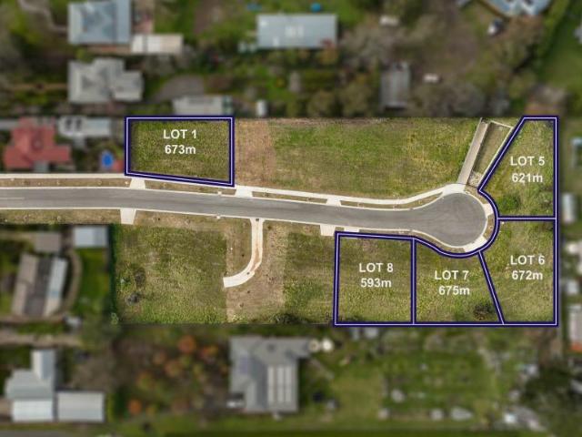 Land Romsey VIC 105436591