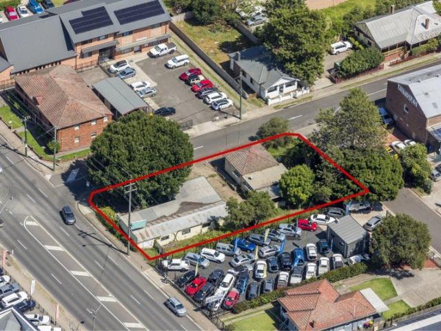 LAND SIZE OF 1,138M2 IN ZONE E2 COMMERCIAL CENTRE AND 3 STREET FRONTAGES