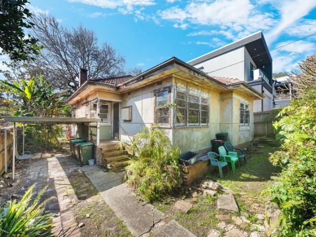 Land Value only 493sqm approximately North to rear!