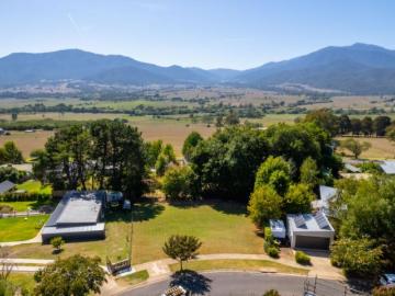 For Rent 5 Bedroom Land Tawonga South VIC DS102714487