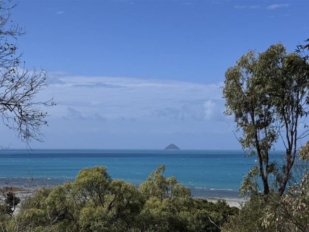 Land with panoramic ocean views in Hideaway Bay