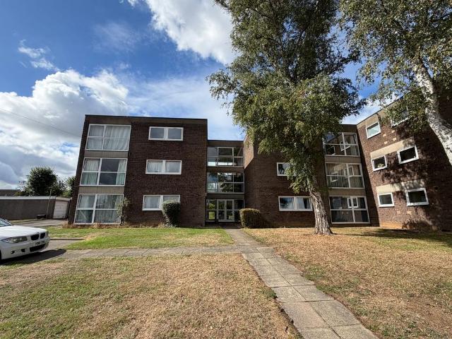 Landcross Drive, Abington Vale. 2 bed apartment to rent £950 pcm £219 pw