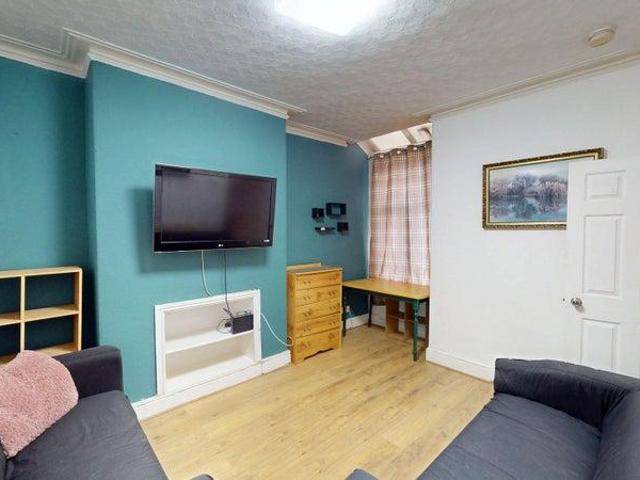 Landcross Road, Manchester M14 1 bed terraced house to rent £450 pcm £104 pw