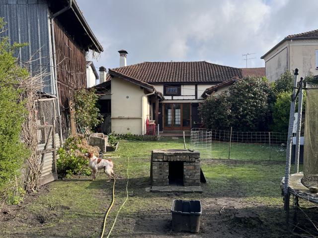 Landaise en centre bourg à Sabres