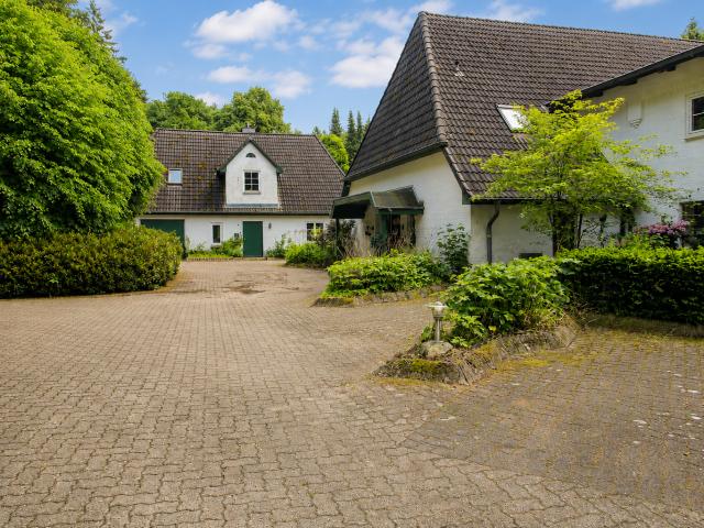 Landgut in idyllischer Alleinlage