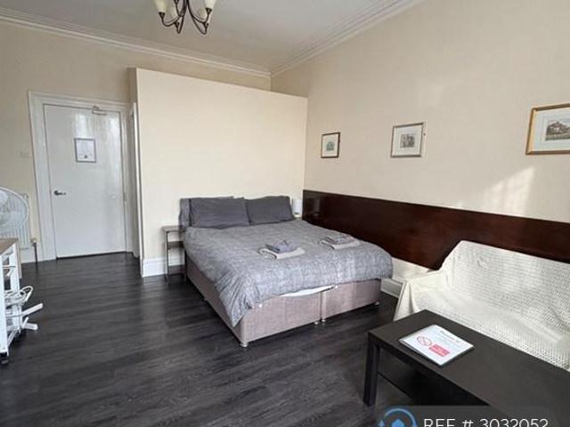 Landguard Road, Southampton, SO15 Studio to rent £875 pcm £202 pw