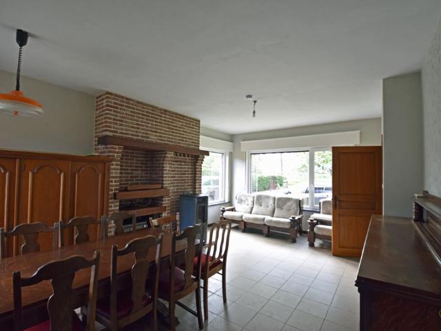 Landelijk gelegen en verrassend ruime woning gelegen te Eeklo!