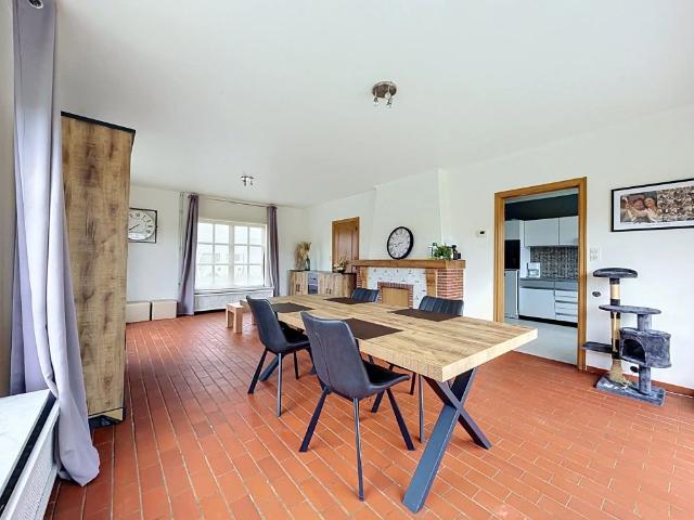 Landelijk gelegen gelijkvloerse villa te huur in Zonnebeke met 2 slaapkamers, garage, grote tuin en prachtig uitzicht!
