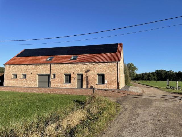 Landelijk gelegen nieuwbouw boerderij