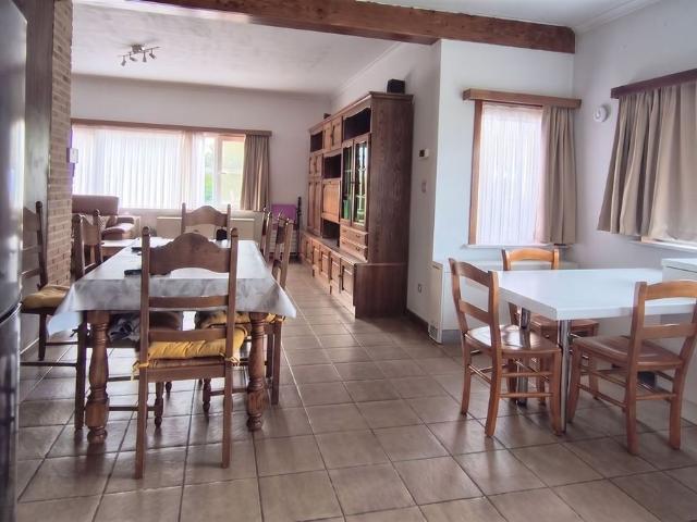 Landelijk woonhuis met 2 slaapkamers, grote tuin en carport/berging