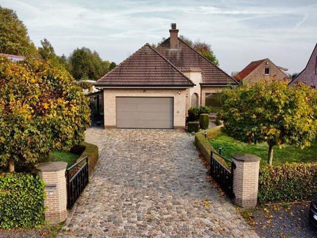 Landelijke villa met 4 slaapkamers en grote tuin