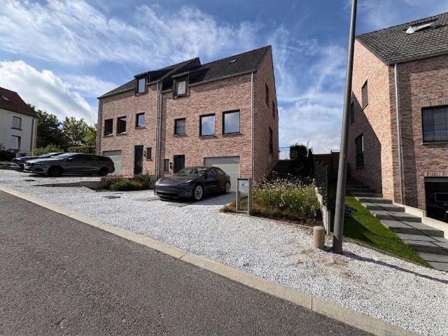 Landelijke woning met 3 slpks, garage en tuin te Brakel