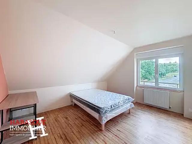 Landerneau 29800 Location appartement 1 pièce t1 au dernier étage