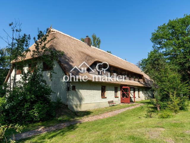 Landhaus unter Reet, teilsaniert, am See, inkl. Gästewohnung, Stallungen, Weiden und Wald