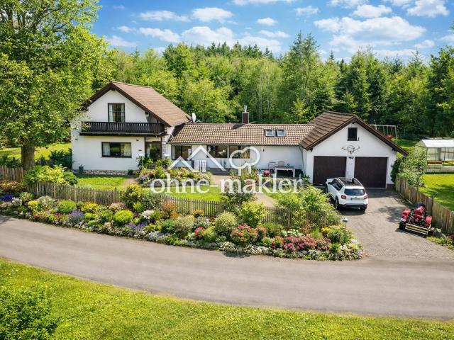 Fereinhaus Anwesen in exponierter Aussichtslage auf einem Höhenzug nahe Nürburgring provisionsfrei