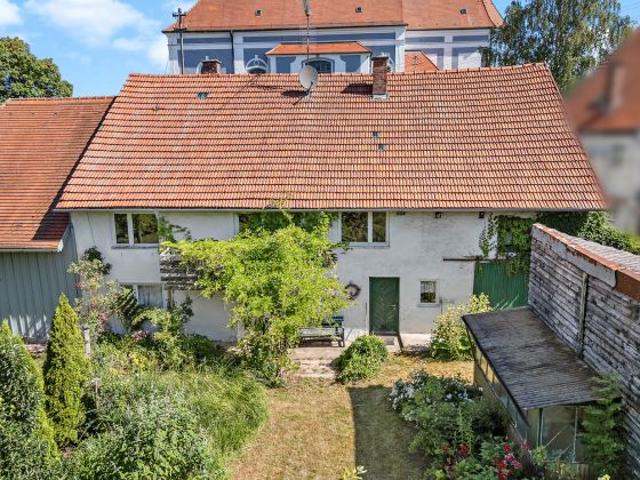 Landhaus in historischem Ambiente sanierungsbedürftig